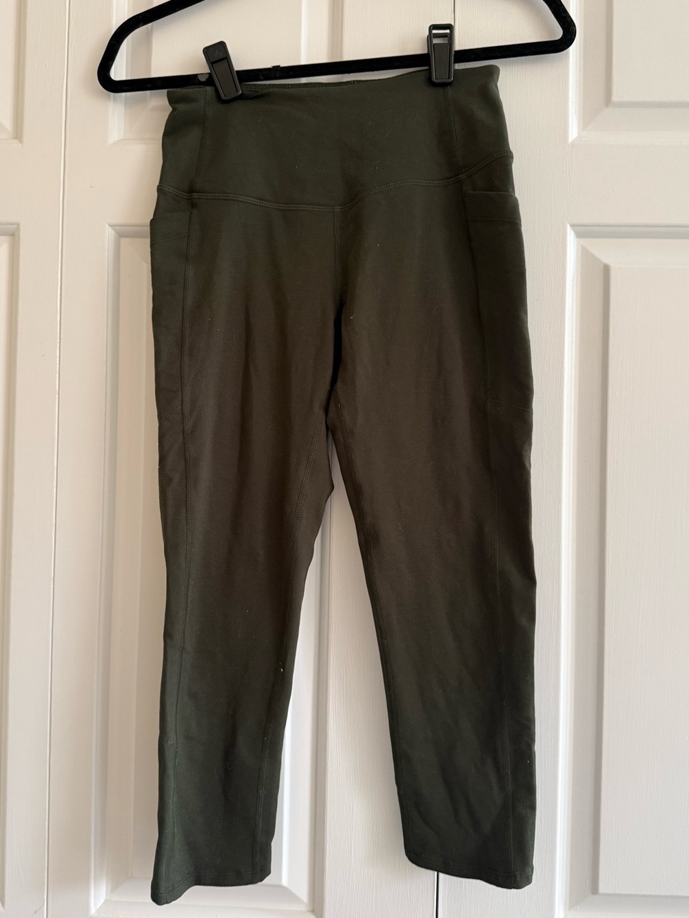 Zella Olive Green High-Waist 3/4 Capri Leggings with pockets